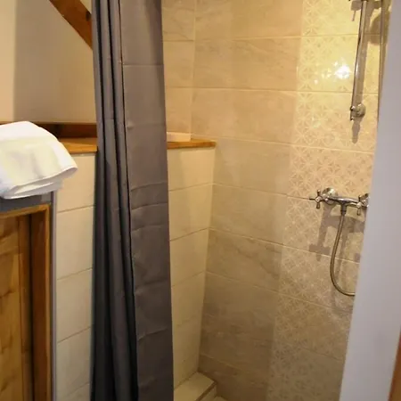 לינה וארוחת בוקר Les Terrasses De Bessou